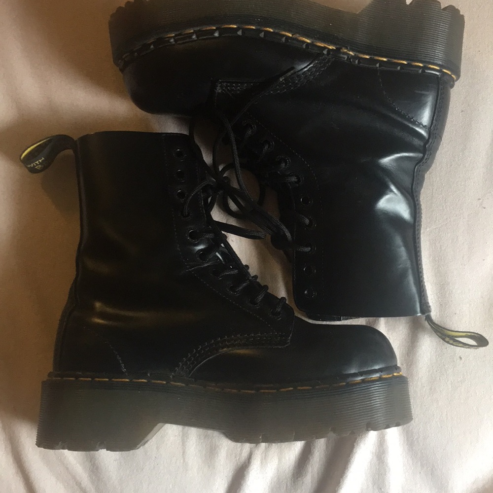 Platform leather boots 👢